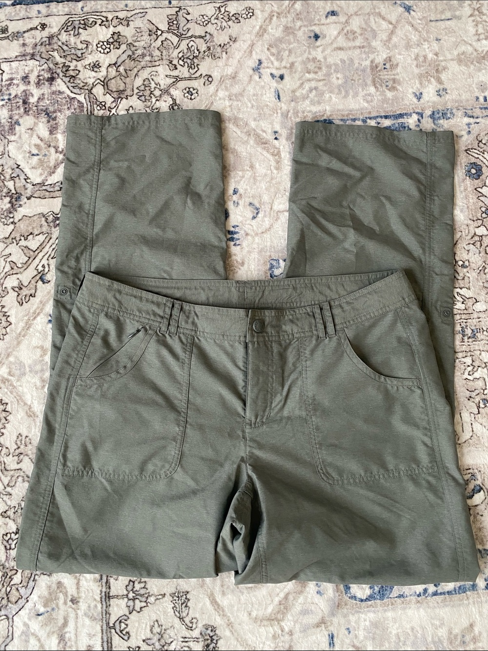 Like new! The North Face Green/GreyCargo Pants with Utility Pockets